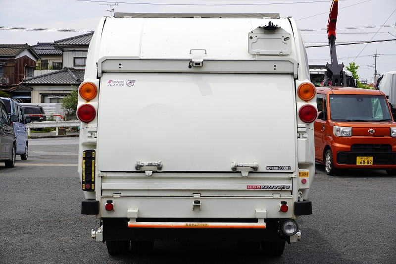 デュトロ　「標準幅」　パッカー車　プレス式　積載２０００ｋｇ　極東製　４．３立米　連続動作　汚水タンク　防臭扉　バックカメラ　ＥＴＣ　左電格ミラー　坂道発進補助　フォグランプ　電動パーキングブレーキ　衝突軽減ブレーキ　車線逸脱警報　ワンオーナー！５速ＭＴ！　車検「Ｒ８年３月まで！」2
