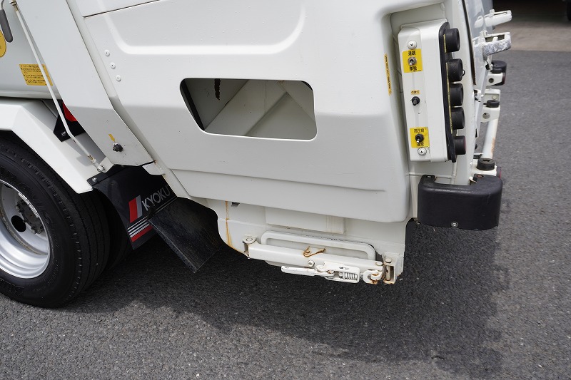 デュトロ　「標準幅」　パッカー車　プレス式　積載２０００ｋｇ　極東製　４．３立米　連続動作　汚水タンク　防臭扉　バックカメラ　ＥＴＣ　左電格ミラー　坂道発進補助　フォグランプ　電動パーキングブレーキ　衝突軽減ブレーキ　車線逸脱警報　ワンオーナー！５速ＭＴ！　車検「Ｒ８年３月まで！」17