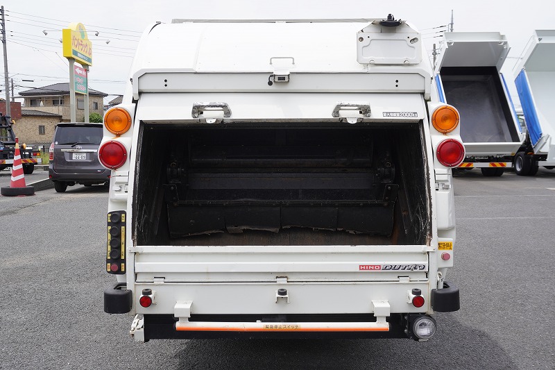 デュトロ　「標準幅」　パッカー車　プレス式　積載２０００ｋｇ　極東製　４．３立米　連続動作　汚水タンク　防臭扉　バックカメラ　ＥＴＣ　左電格ミラー　坂道発進補助　フォグランプ　電動パーキングブレーキ　衝突軽減ブレーキ　車線逸脱警報　ワンオーナー！５速ＭＴ！　車検「Ｒ８年３月まで！」20