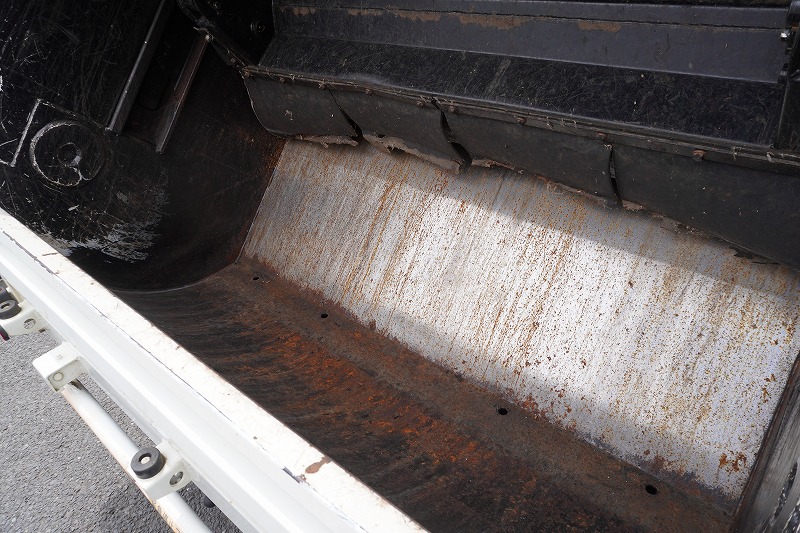 デュトロ　「標準幅」　パッカー車　プレス式　積載２０００ｋｇ　極東製　４．３立米　連続動作　汚水タンク　防臭扉　バックカメラ　ＥＴＣ　左電格ミラー　坂道発進補助　フォグランプ　電動パーキングブレーキ　衝突軽減ブレーキ　車線逸脱警報　ワンオーナー！５速ＭＴ！　車検「Ｒ８年３月まで！」21