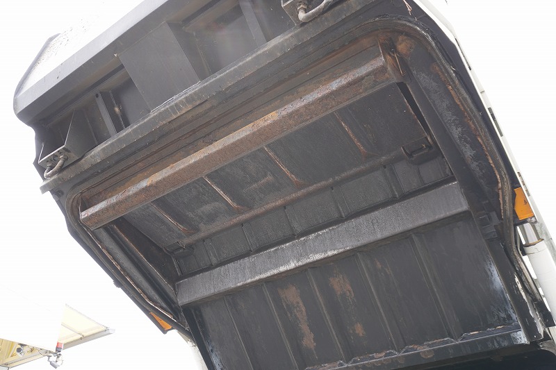 デュトロ　「標準幅」　パッカー車　プレス式　積載２０００ｋｇ　極東製　４．３立米　連続動作　汚水タンク　防臭扉　バックカメラ　ＥＴＣ　左電格ミラー　坂道発進補助　フォグランプ　電動パーキングブレーキ　衝突軽減ブレーキ　車線逸脱警報　ワンオーナー！５速ＭＴ！　車検「Ｒ８年３月まで！」25