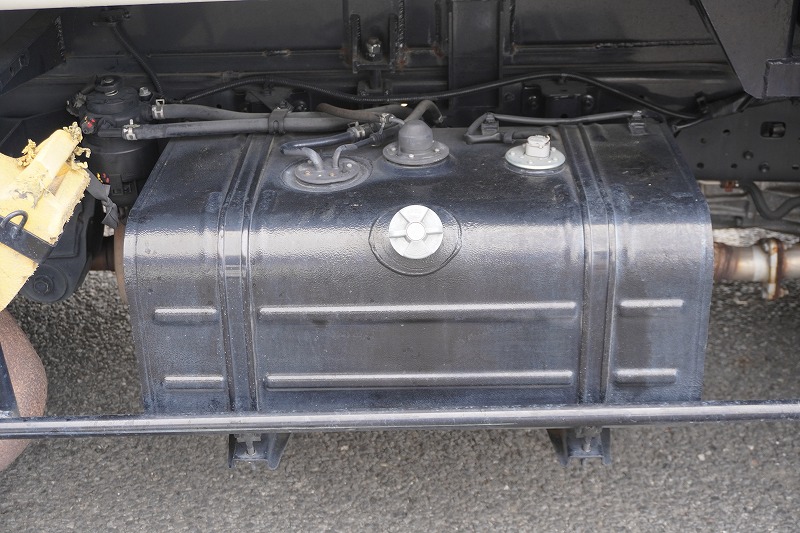 デュトロ　「標準幅」　パッカー車　プレス式　積載２０００ｋｇ　極東製　４．３立米　連続動作　汚水タンク　防臭扉　バックカメラ　ＥＴＣ　左電格ミラー　坂道発進補助　フォグランプ　電動パーキングブレーキ　衝突軽減ブレーキ　車線逸脱警報　ワンオーナー！５速ＭＴ！　車検「Ｒ８年３月まで！」26