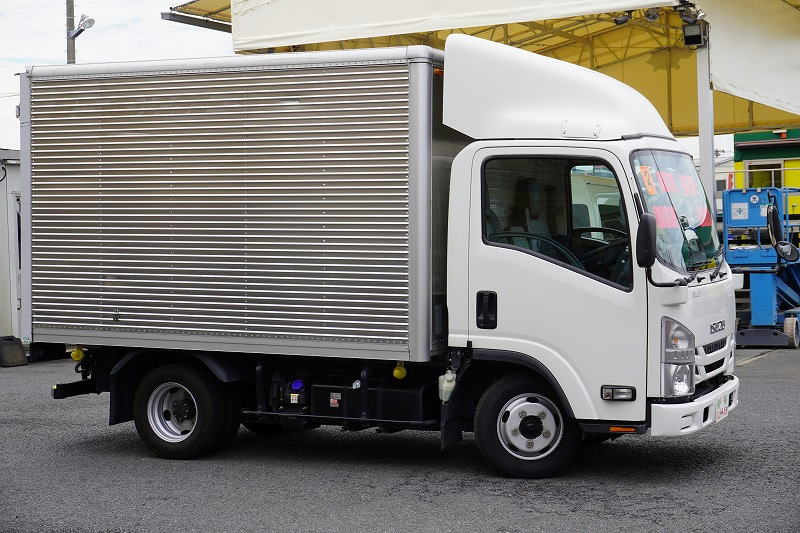 エルフ　１０尺　アルミバン　積載２０００ｋｇ　ラッシング２段　バックカメラ　社外ナビ　ＥＴＣ　全高２．８ｍ　導風板　９０度ストッパー　パブコ製　衝突軽減ブレーキ　車線逸脱警報　ＡＴ車！　車検「Ｒ８年２月まで！」4