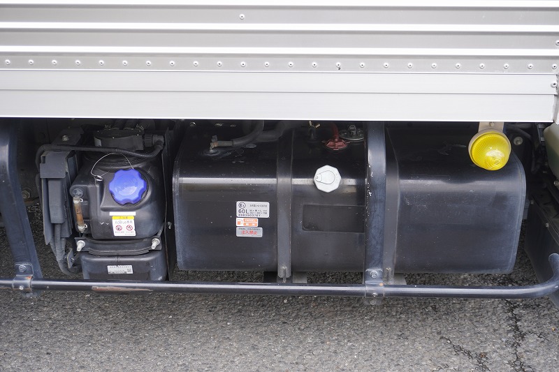 エルフ　１０尺　アルミバン　積載２０００ｋｇ　ラッシング２段　バックカメラ　社外ナビ　ＥＴＣ　全高２．８ｍ　導風板　９０度ストッパー　パブコ製　衝突軽減ブレーキ　車線逸脱警報　ＡＴ車！　車検「Ｒ８年２月まで！」24