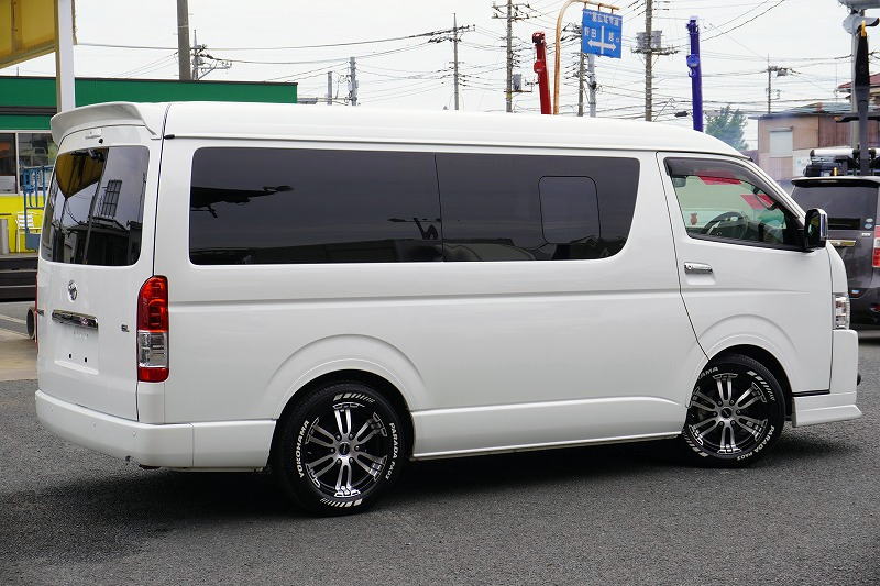 ハイエースワゴン　ＧＬ　「ワイド　ミドルルーフ　２ＷＤ」　４ドア　ガソリン車　１０人乗り　パワースライドドア　社外ナビ　フルセグＴＶ　ＥＴＣ　バックカメラ　フリップダウンモニター　デジタルインナーミラー　パノラミックビューモニター　クリアランスソナー　アルミホイール　フロントスポイラー　リアウイング　ＬＥＤヘッドライト　スマートキー　電格ミラー　衝突軽減ブレーキ　車線逸脱警報　高年式！ＡＴ車！6