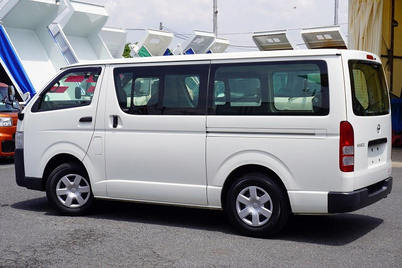 ハイエース　ロング　ＤＸ　５ドア　ガソリン車　３～６人乗り　トヨタ車体製パワーゲート　バックカメラ　ナビ　ワンセグＴＶ　ＥＴＣ　小窓　キーレス　ＡＴ車！5