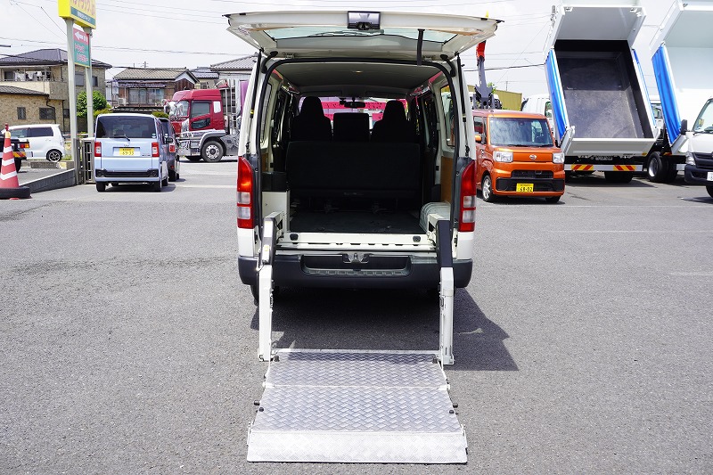 ハイエース　ロング　ＤＸ　５ドア　ガソリン車　３～６人乗り　トヨタ車体製パワーゲート　バックカメラ　ナビ　ワンセグＴＶ　ＥＴＣ　小窓　キーレス　ＡＴ車！13