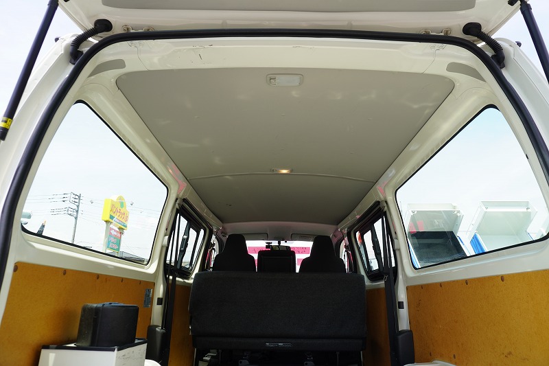 ハイエース　ロング　ＤＸ　５ドア　ガソリン車　３～６人乗り　トヨタ車体製パワーゲート　バックカメラ　ナビ　ワンセグＴＶ　ＥＴＣ　小窓　キーレス　ＡＴ車！15