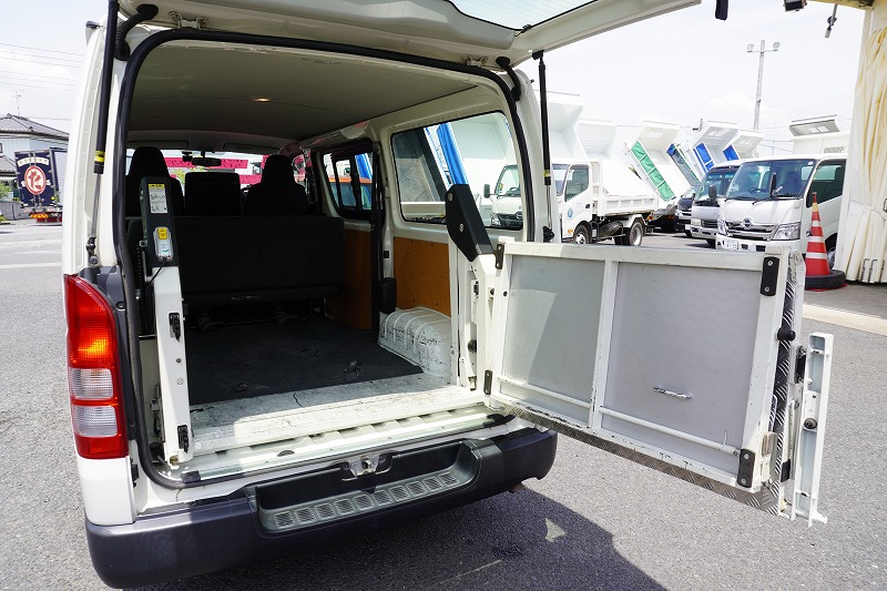 ハイエース　ロング　ＤＸ　５ドア　ガソリン車　３～６人乗り　トヨタ車体製パワーゲート　バックカメラ　ナビ　ワンセグＴＶ　ＥＴＣ　小窓　キーレス　ＡＴ車！21