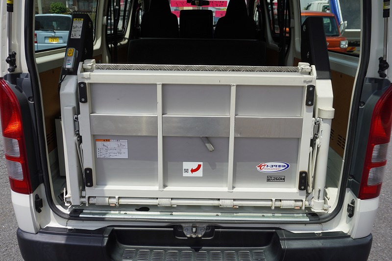 ハイエース　ロング　ＤＸ　５ドア　ガソリン車　３～６人乗り　トヨタ車体製パワーゲート　バックカメラ　ナビ　ワンセグＴＶ　ＥＴＣ　小窓　キーレス　ＡＴ車！22