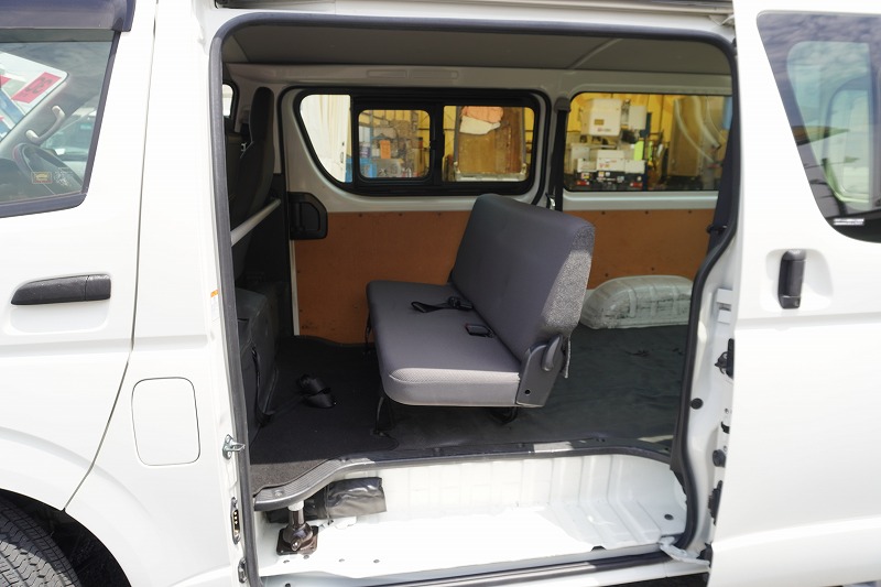 ハイエース　ロング　ＤＸ　５ドア　ガソリン車　３～６人乗り　トヨタ車体製パワーゲート　バックカメラ　ナビ　ワンセグＴＶ　ＥＴＣ　小窓　キーレス　ＡＴ車！24
