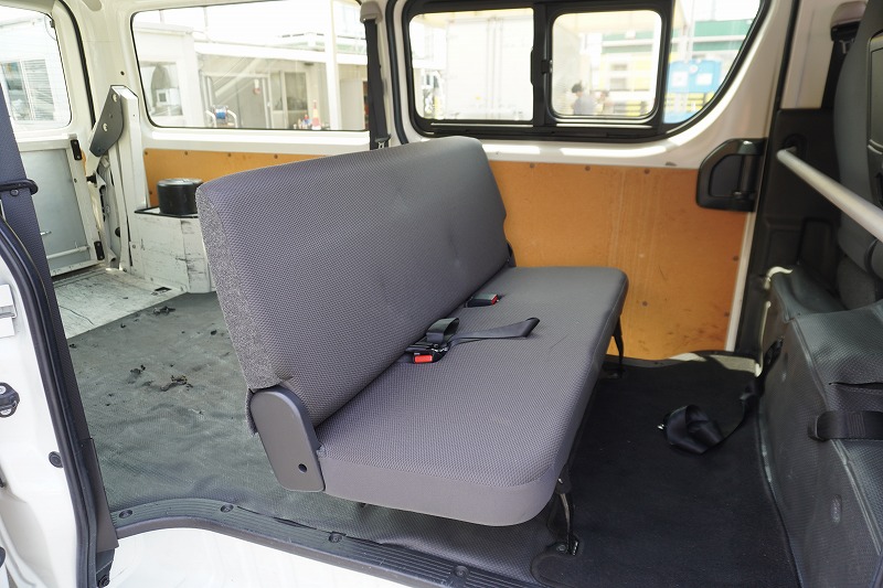 ハイエース　ロング　ＤＸ　５ドア　ガソリン車　３～６人乗り　トヨタ車体製パワーゲート　バックカメラ　ナビ　ワンセグＴＶ　ＥＴＣ　小窓　キーレス　ＡＴ車！26