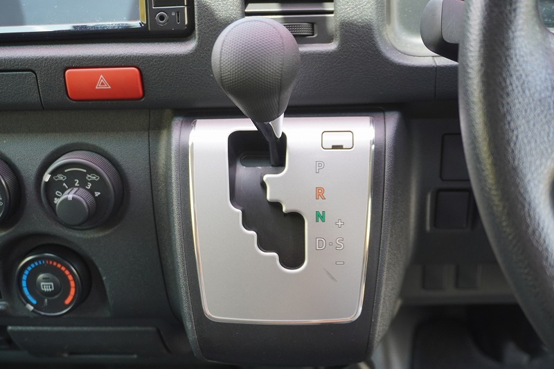 ハイエース　ロング　ＤＸ　５ドア　ガソリン車　３～６人乗り　トヨタ車体製パワーゲート　バックカメラ　ナビ　ワンセグＴＶ　ＥＴＣ　小窓　キーレス　ＡＴ車！29
