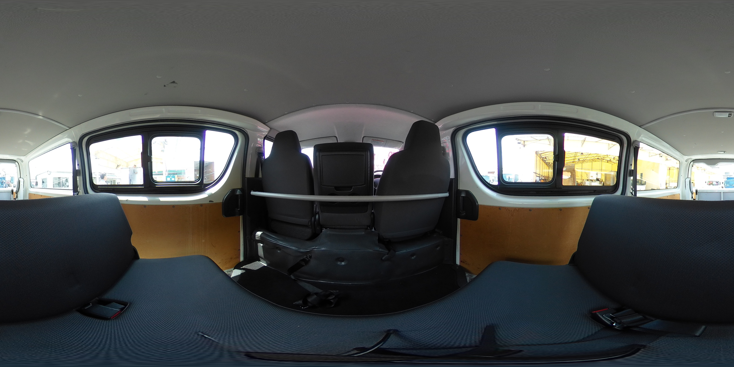 ハイエース　ロング　ＤＸ　５ドア　ガソリン車　３～６人乗り　トヨタ車体製パワーゲート　バックカメラ　ナビ　ワンセグＴＶ　ＥＴＣ　小窓　キーレス　ＡＴ車！1