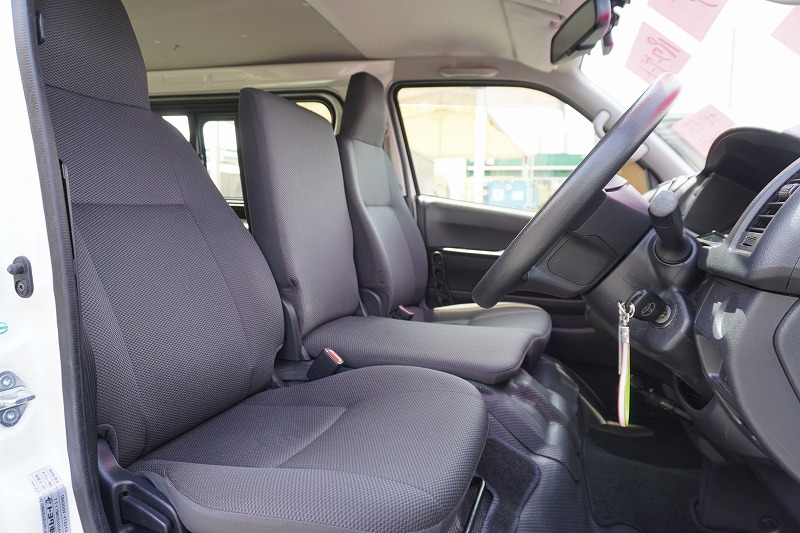 ハイエース　ロング　ＤＸ　５ドア　ガソリン車　３～６人乗り　トヨタ車体製パワーゲート　バックカメラ　ナビ　ワンセグＴＶ　ＥＴＣ　小窓　キーレス　ＡＴ車！35