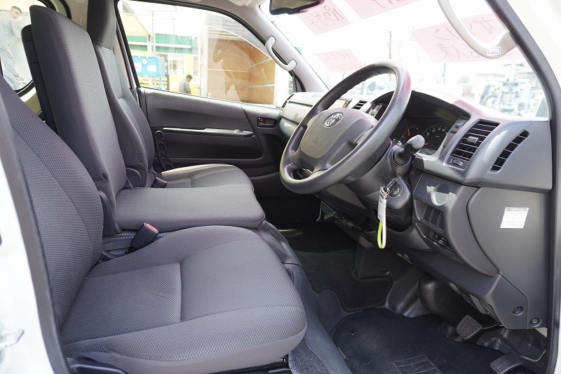 ハイエース　ロング　ＤＸ　５ドア　ガソリン車　３～６人乗り　トヨタ車体製パワーゲート　バックカメラ　ナビ　ワンセグＴＶ　ＥＴＣ　小窓　キーレス　ＡＴ車！36