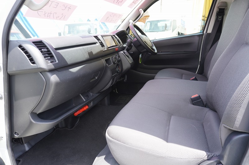 ハイエース　ロング　ＤＸ　５ドア　ガソリン車　３～６人乗り　トヨタ車体製パワーゲート　バックカメラ　ナビ　ワンセグＴＶ　ＥＴＣ　小窓　キーレス　ＡＴ車！37