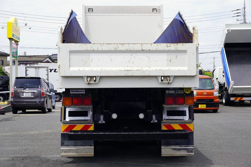 ギガ　大型　「ハイルーフ」　３軸　２デフ　土砂ダンプ　５．１ｍ長　積載９１００ｋｇ　新明和製　船底型　電動コボレーン　鳥居シートデッキ＆ラダー　燃料タンク３００Ｌ　メッキパーツ　アルミホイール　社外ナビ　フルセグＴＶ　バックカメラ　ＥＴＣ２．０　ＬＥＤヘッドライト　保冷庫　ミラーワイパー　７速ＭＴ！高年式！総重量２０トン未満！　車検「Ｒ８年１月まで！」2