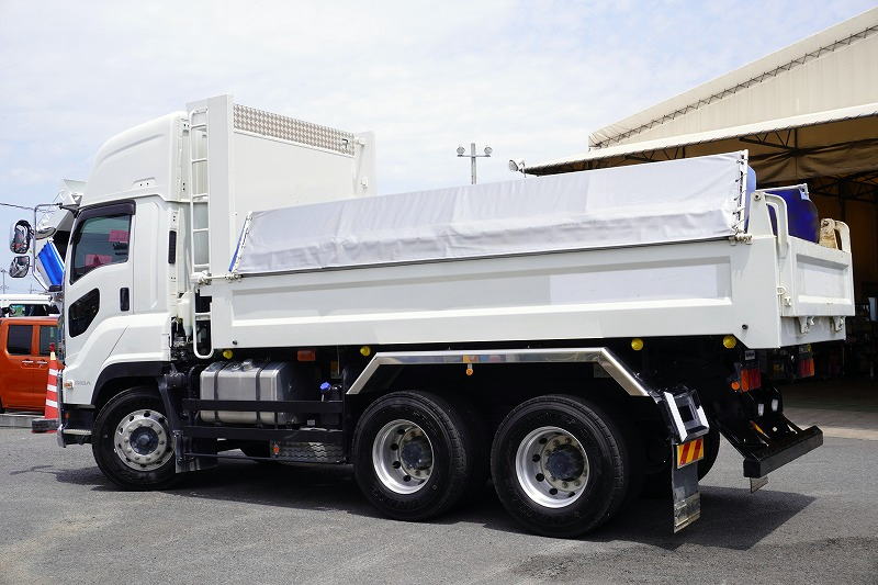 ギガ　大型　「ハイルーフ」　３軸　２デフ　土砂ダンプ　５．１ｍ長　積載９１００ｋｇ　新明和製　船底型　電動コボレーン　鳥居シートデッキ＆ラダー　燃料タンク３００Ｌ　メッキパーツ　アルミホイール　社外ナビ　フルセグＴＶ　バックカメラ　ＥＴＣ２．０　ＬＥＤヘッドライト　保冷庫　ミラーワイパー　７速ＭＴ！高年式！総重量２０トン未満！　車検「Ｒ８年１月まで！」5