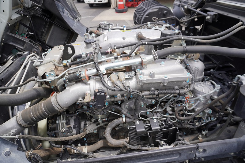 ギガ　大型　「ハイルーフ」　３軸　２デフ　土砂ダンプ　５．１ｍ長　積載９１００ｋｇ　新明和製　船底型　電動コボレーン　鳥居シートデッキ＆ラダー　燃料タンク３００Ｌ　メッキパーツ　アルミホイール　社外ナビ　フルセグＴＶ　バックカメラ　ＥＴＣ２．０　ＬＥＤヘッドライト　保冷庫　ミラーワイパー　７速ＭＴ！高年式！総重量２０トン未満！　車検「Ｒ８年１月まで！」13