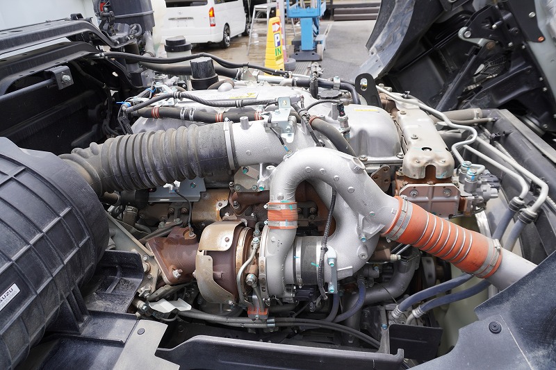 ギガ　大型　「ハイルーフ」　３軸　２デフ　土砂ダンプ　５．１ｍ長　積載９１００ｋｇ　新明和製　船底型　電動コボレーン　鳥居シートデッキ＆ラダー　燃料タンク３００Ｌ　メッキパーツ　アルミホイール　社外ナビ　フルセグＴＶ　バックカメラ　ＥＴＣ２．０　ＬＥＤヘッドライト　保冷庫　ミラーワイパー　７速ＭＴ！高年式！総重量２０トン未満！　車検「Ｒ８年１月まで！」14
