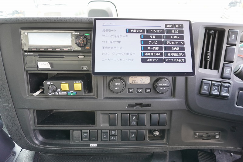 ギガ　大型　「ハイルーフ」　３軸　２デフ　土砂ダンプ　５．１ｍ長　積載９１００ｋｇ　新明和製　船底型　電動コボレーン　鳥居シートデッキ＆ラダー　燃料タンク３００Ｌ　メッキパーツ　アルミホイール　社外ナビ　フルセグＴＶ　バックカメラ　ＥＴＣ２．０　ＬＥＤヘッドライト　保冷庫　ミラーワイパー　７速ＭＴ！高年式！総重量２０トン未満！　車検「Ｒ８年１月まで！」32
