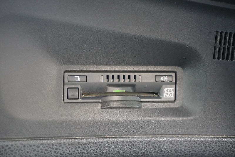 ギガ　大型　「ハイルーフ」　３軸　２デフ　土砂ダンプ　５．１ｍ長　積載９１００ｋｇ　新明和製　船底型　電動コボレーン　鳥居シートデッキ＆ラダー　燃料タンク３００Ｌ　メッキパーツ　アルミホイール　社外ナビ　フルセグＴＶ　バックカメラ　ＥＴＣ２．０　ＬＥＤヘッドライト　保冷庫　ミラーワイパー　７速ＭＴ！高年式！総重量２０トン未満！　車検「Ｒ８年１月まで！」34