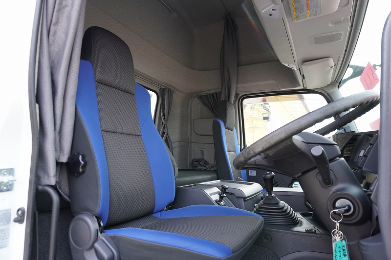 ギガ　大型　「ハイルーフ」　３軸　２デフ　土砂ダンプ　５．１ｍ長　積載９１００ｋｇ　新明和製　船底型　電動コボレーン　鳥居シートデッキ＆ラダー　燃料タンク３００Ｌ　メッキパーツ　アルミホイール　社外ナビ　フルセグＴＶ　バックカメラ　ＥＴＣ２．０　ＬＥＤヘッドライト　保冷庫　ミラーワイパー　７速ＭＴ！高年式！総重量２０トン未満！　車検「Ｒ８年１月まで！」40