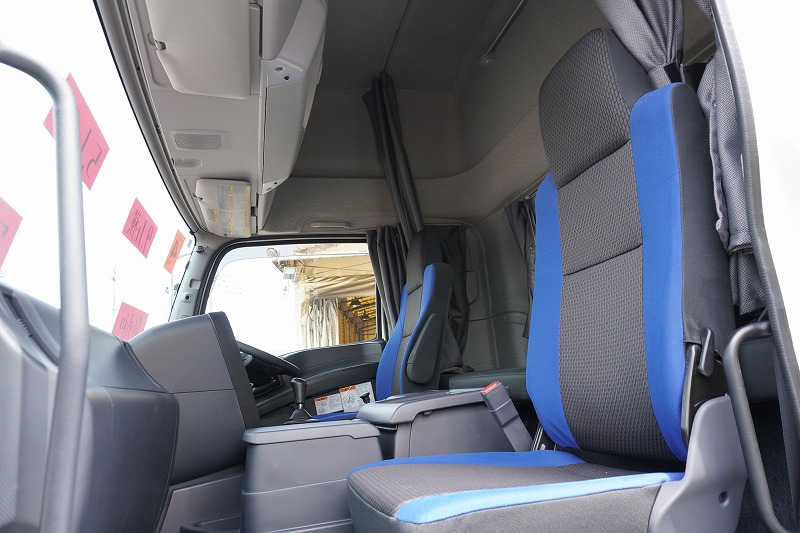 ギガ　大型　「ハイルーフ」　３軸　２デフ　土砂ダンプ　５．１ｍ長　積載９１００ｋｇ　新明和製　船底型　電動コボレーン　鳥居シートデッキ＆ラダー　燃料タンク３００Ｌ　メッキパーツ　アルミホイール　社外ナビ　フルセグＴＶ　バックカメラ　ＥＴＣ２．０　ＬＥＤヘッドライト　保冷庫　ミラーワイパー　７速ＭＴ！高年式！総重量２０トン未満！　車検「Ｒ８年１月まで！」43