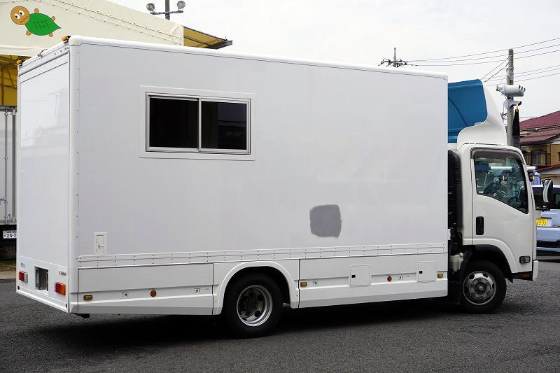 エルフ　「４ＷＤ　ワイドロング」　移動事務室車　サイドドア　リア＆サイド入口シマ板階段式＆手すり付　前後アウトリガー　発電機　窓付　エアコン付　導風板　バックカメラ　社外ナビ　ＥＴＣ　左電格ミラー　坂道発進補助　フォグランプ　オオシマ自工製　ＡＴ車！希少車！！6