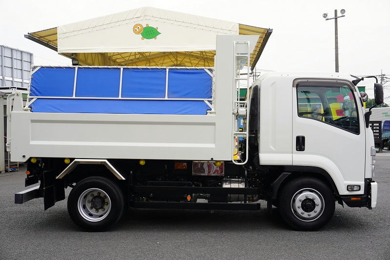 フォワード　増トン　「ベッド付き」　土砂ダンプ　新明和製　一方開　舟底　積載７３００ｋｇ　電動コボレーン　鳥居シートデッキ＆ラダー　バックカメラ　ＥＴＣ　坂道発進補助　衝突軽減ブレーキ　車線逸脱警報　６速ＭＴ！低走行！　車検「Ｒ７年１２月まで！」3