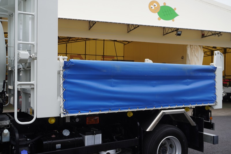 フォワード　増トン　「ベッド付き」　土砂ダンプ　新明和製　一方開　舟底　積載７３００ｋｇ　電動コボレーン　鳥居シートデッキ＆ラダー　バックカメラ　ＥＴＣ　坂道発進補助　衝突軽減ブレーキ　車線逸脱警報　６速ＭＴ！低走行！　車検「Ｒ７年１２月まで！」22