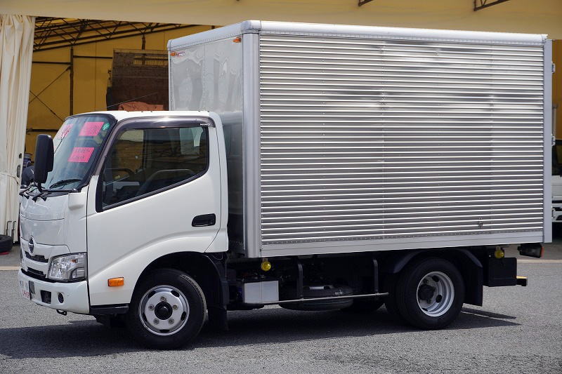 デュトロ　１０尺　アルミバン　積載２０００ｋｇ　ラッシング２段　バックカメラ　社外ナビ　ＥＴＣ　左電格ミラー　ＬＥＤヘッドライト　電動パーキングブレーキ　クリアランスソナー　全高２．８ｍ以下　９０度ストッパー　パブコ製　ＡＴ車！　車検「Ｒ８年３月まで！」フロント画像