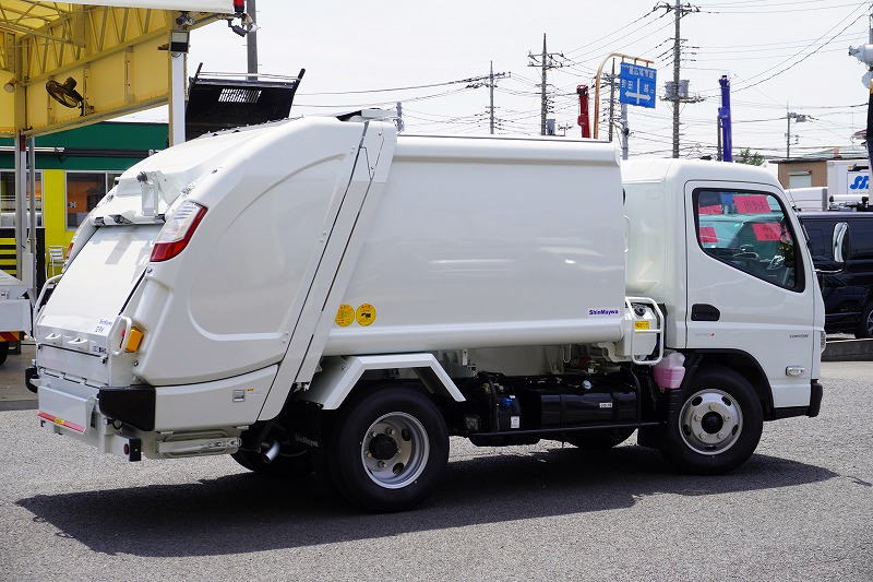 （未使用）　キャンター　「標準幅」　パッカー車　プレス式　積載２２５０ｋｇ　新明和製　４．３立米　連続動作　汚水タンク　防臭扉　網工具入れ　バックカメラ　左電格ミラー　ＬＥＤヘッドライト＆フォグランプ　スマートキー　衝突軽減ブレーキ　車線逸脱警報　５速ＭＴ！車検「Ｒ９年５月まで！」5