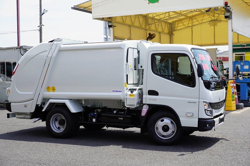 （未使用）　キャンター　「標準幅」　パッカー車　プレス式　積載２２５０ｋｇ　新明和製　４．３立米　連続動作　汚水タンク　防臭扉　網工具入れ　バックカメラ　左電格ミラー　ＬＥＤヘッドライト＆フォグランプ　スマートキー　衝突軽減ブレーキ　車線逸脱警報　５速ＭＴ！車検「Ｒ９年５月まで！」6