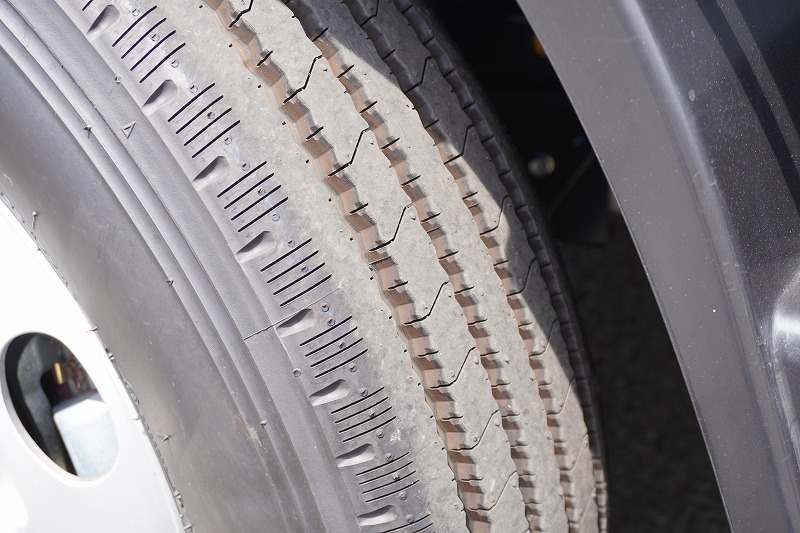 （未使用）　キャンター　「標準幅」　パッカー車　プレス式　積載２２５０ｋｇ　新明和製　４．３立米　連続動作　汚水タンク　防臭扉　網工具入れ　バックカメラ　左電格ミラー　ＬＥＤヘッドライト＆フォグランプ　スマートキー　衝突軽減ブレーキ　車線逸脱警報　５速ＭＴ！車検「Ｒ９年５月まで！」7