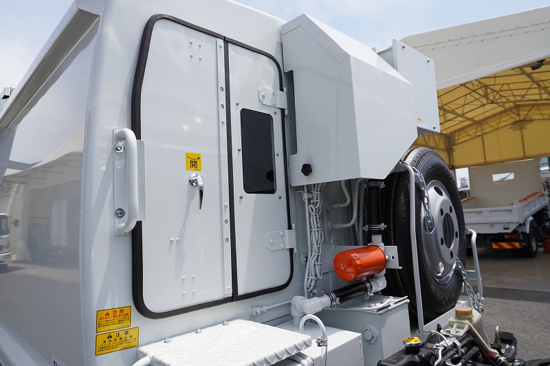 （未使用）　キャンター　「標準幅」　パッカー車　プレス式　積載２２５０ｋｇ　新明和製　４．３立米　連続動作　汚水タンク　防臭扉　網工具入れ　バックカメラ　左電格ミラー　ＬＥＤヘッドライト＆フォグランプ　スマートキー　衝突軽減ブレーキ　車線逸脱警報　５速ＭＴ！車検「Ｒ９年５月まで！」12