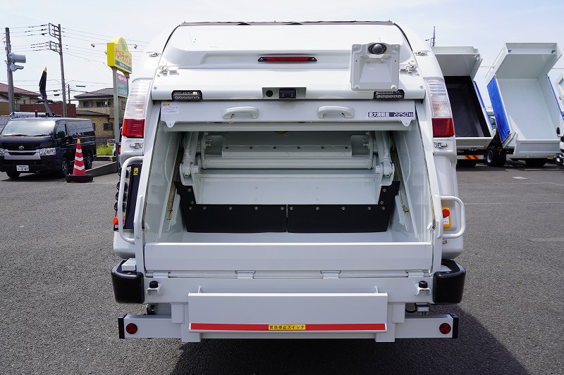 （未使用）　キャンター　「標準幅」　パッカー車　プレス式　積載２２５０ｋｇ　新明和製　４．３立米　連続動作　汚水タンク　防臭扉　網工具入れ　バックカメラ　左電格ミラー　ＬＥＤヘッドライト＆フォグランプ　スマートキー　衝突軽減ブレーキ　車線逸脱警報　５速ＭＴ！車検「Ｒ９年５月まで！」18