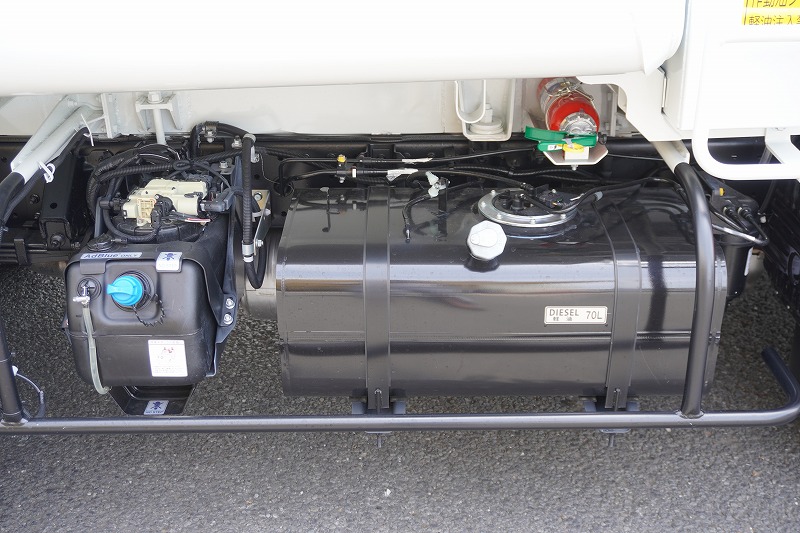 （未使用）　キャンター　「標準幅」　パッカー車　プレス式　積載２２５０ｋｇ　新明和製　４．３立米　連続動作　汚水タンク　防臭扉　網工具入れ　バックカメラ　左電格ミラー　ＬＥＤヘッドライト＆フォグランプ　スマートキー　衝突軽減ブレーキ　車線逸脱警報　５速ＭＴ！車検「Ｒ９年５月まで！」20