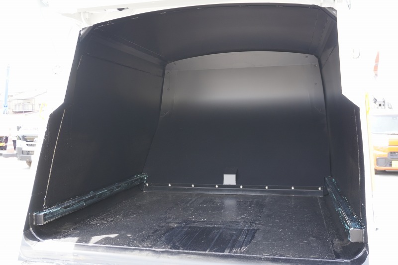 （未使用）　キャンター　「標準幅」　パッカー車　プレス式　積載２２５０ｋｇ　新明和製　４．３立米　連続動作　汚水タンク　防臭扉　網工具入れ　バックカメラ　左電格ミラー　ＬＥＤヘッドライト＆フォグランプ　スマートキー　衝突軽減ブレーキ　車線逸脱警報　５速ＭＴ！車検「Ｒ９年５月まで！」21