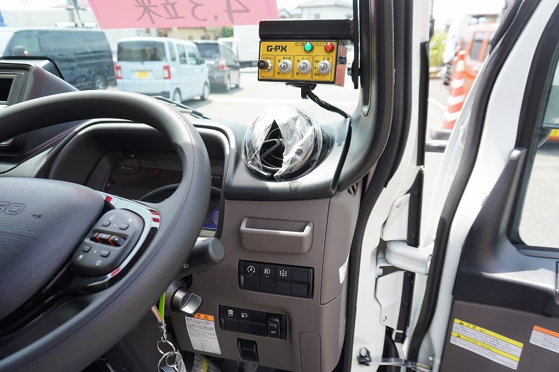 （未使用）　キャンター　「標準幅」　パッカー車　プレス式　積載２２５０ｋｇ　新明和製　４．３立米　連続動作　汚水タンク　防臭扉　網工具入れ　バックカメラ　左電格ミラー　ＬＥＤヘッドライト＆フォグランプ　スマートキー　衝突軽減ブレーキ　車線逸脱警報　５速ＭＴ！車検「Ｒ９年５月まで！」29