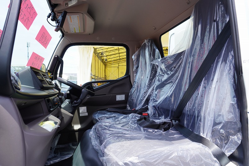 （未使用）　キャンター　「標準幅」　パッカー車　プレス式　積載２２５０ｋｇ　新明和製　４．３立米　連続動作　汚水タンク　防臭扉　網工具入れ　バックカメラ　左電格ミラー　ＬＥＤヘッドライト＆フォグランプ　スマートキー　衝突軽減ブレーキ　車線逸脱警報　５速ＭＴ！車検「Ｒ９年５月まで！」34