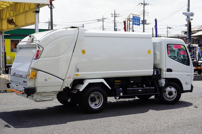 （未使用）　キャンター　「標準幅」　パッカー車　プレス式　積載２０５０ｋｇ　極東製　５．３立米　連続動作　汚水タンク　網工具入れ　左電格ミラー　ＬＥＤヘッドライト　スマートキー　衝突軽減ブレーキ　車線逸脱警報　５速ＭＴ！車検「Ｒ８年７月まで！」6