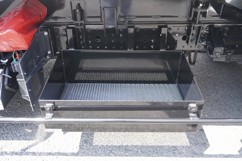 （未使用）　キャンター　「標準幅」　パッカー車　プレス式　積載２０５０ｋｇ　極東製　５．３立米　連続動作　汚水タンク　網工具入れ　左電格ミラー　ＬＥＤヘッドライト　スマートキー　衝突軽減ブレーキ　車線逸脱警報　５速ＭＴ！車検「Ｒ８年７月まで！」10