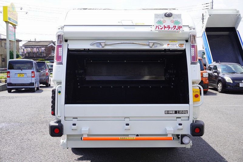 （未使用）　キャンター　「標準幅」　パッカー車　プレス式　積載２０５０ｋｇ　極東製　５．３立米　連続動作　汚水タンク　網工具入れ　左電格ミラー　ＬＥＤヘッドライト　スマートキー　衝突軽減ブレーキ　車線逸脱警報　５速ＭＴ！車検「Ｒ８年７月まで！」19