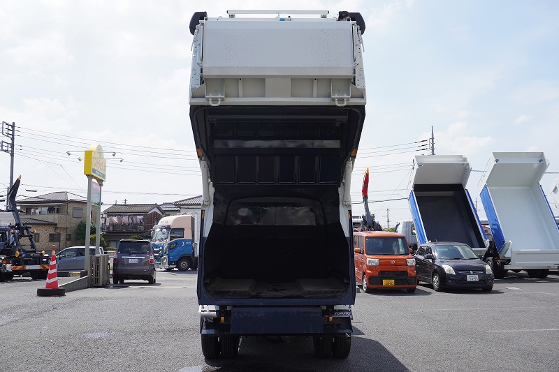 （未使用）　キャンター　「標準幅」　パッカー車　プレス式　積載２０５０ｋｇ　極東製　５．３立米　連続動作　汚水タンク　網工具入れ　左電格ミラー　ＬＥＤヘッドライト　スマートキー　衝突軽減ブレーキ　車線逸脱警報　５速ＭＴ！車検「Ｒ８年７月まで！」23