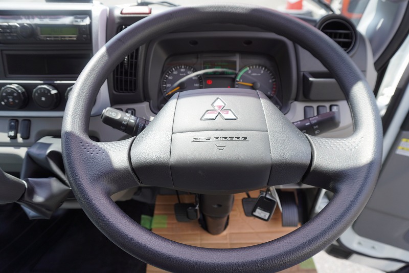 （未使用）　キャンター　「標準幅」　パッカー車　プレス式　積載２０５０ｋｇ　極東製　５．３立米　連続動作　汚水タンク　網工具入れ　左電格ミラー　ＬＥＤヘッドライト　スマートキー　衝突軽減ブレーキ　車線逸脱警報　５速ＭＴ！車検「Ｒ８年７月まで！」26