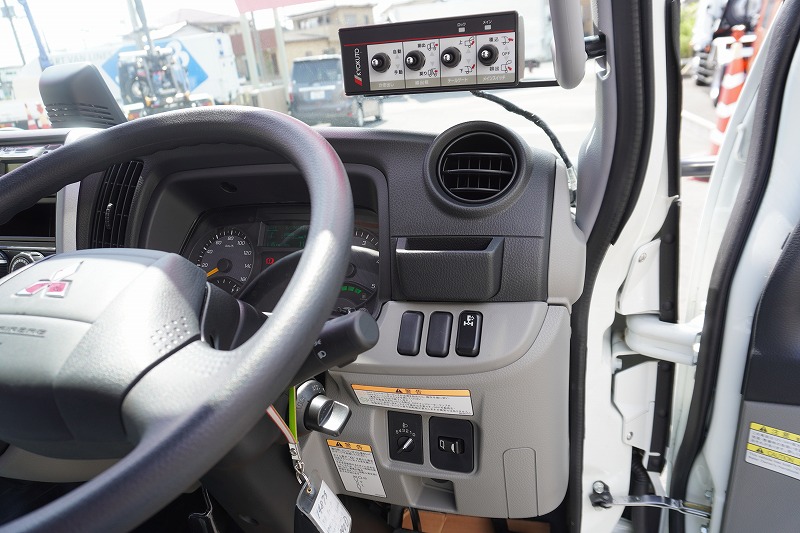 （未使用）　キャンター　「標準幅」　パッカー車　プレス式　積載２０５０ｋｇ　極東製　５．３立米　連続動作　汚水タンク　網工具入れ　左電格ミラー　ＬＥＤヘッドライト　スマートキー　衝突軽減ブレーキ　車線逸脱警報　５速ＭＴ！車検「Ｒ８年７月まで！」29
