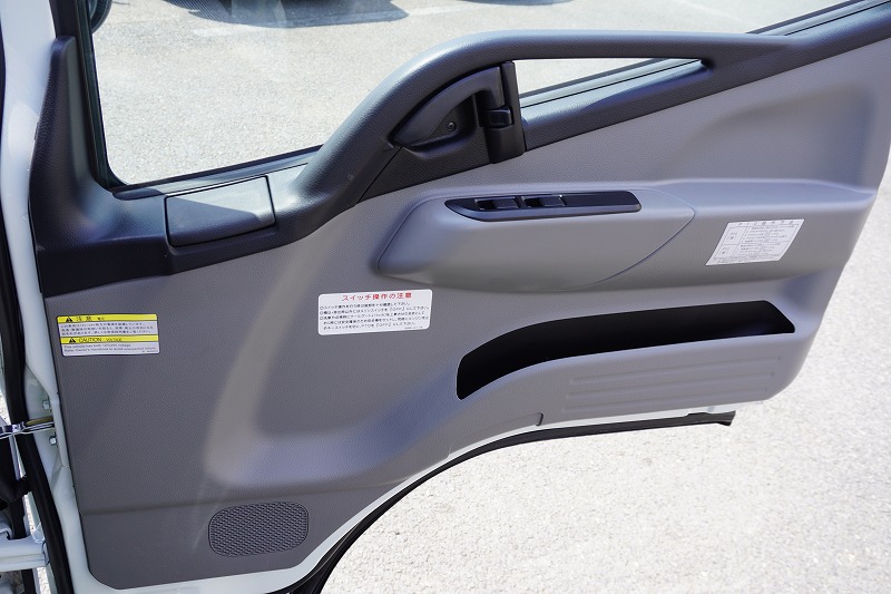 （未使用）　キャンター　「標準幅」　パッカー車　プレス式　積載２０５０ｋｇ　極東製　５．３立米　連続動作　汚水タンク　網工具入れ　左電格ミラー　ＬＥＤヘッドライト　スマートキー　衝突軽減ブレーキ　車線逸脱警報　５速ＭＴ！車検「Ｒ８年７月まで！」30