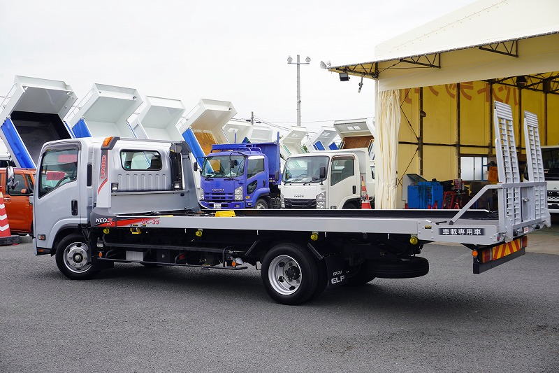 エルフ　「ワイド超ロング」　セーフティーローダー　車載専用　古河ユニック製　積載３０００ｋｇ　ウインチ　ラジコン　油圧リアゲート　一方開　床フック６対　左右電格ミラー　坂道発進補助　ＥＴＣ　フォグランプ　ミラーヒーター　衝突軽減ブレーキ　車線逸脱警報　低走行！６速ＭＴ！　車検「Ｒ８年５月まで！」5